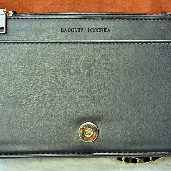 Badgley Mischka~ Black Quilted Crossbody Handbag - Picture 5 of 7